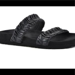 White Mountain
Women's Hands On Slide Sandals new in box black